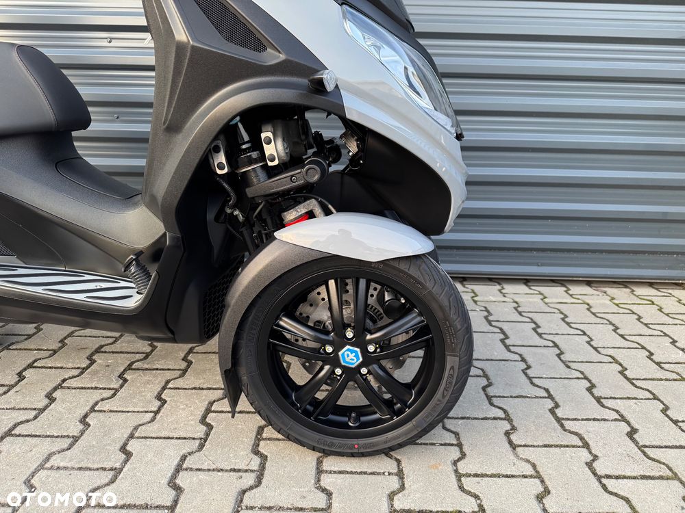 Piaggio MP-3 - 14