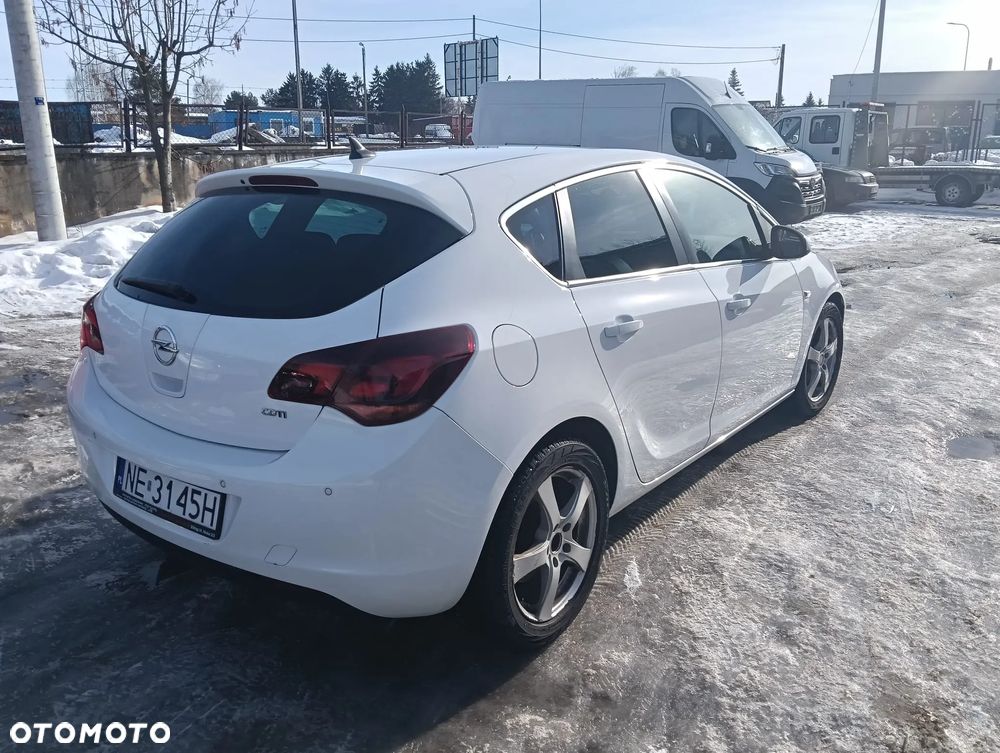 Opel Astra 1.7 CDTI DPF Cosmo - 11