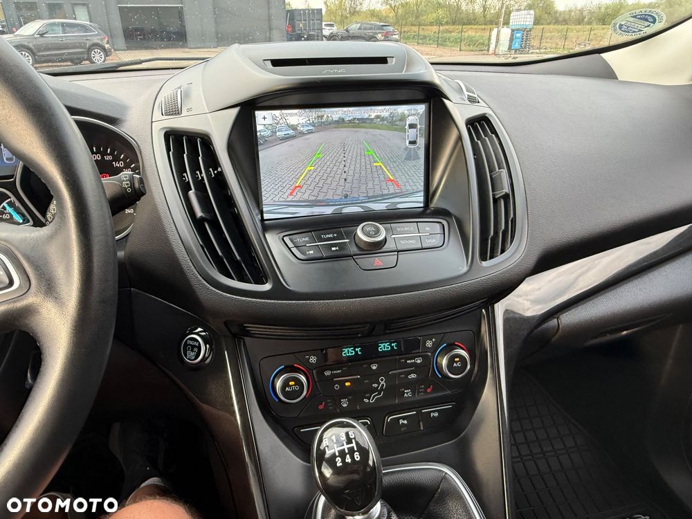 Ford Kuga 1.5 EcoBoost 2x4 Titanium - 24