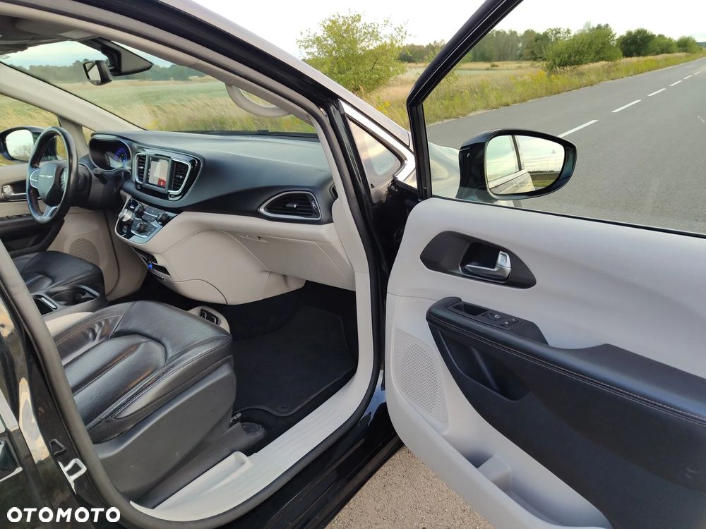 Chrysler Pacifica - 29