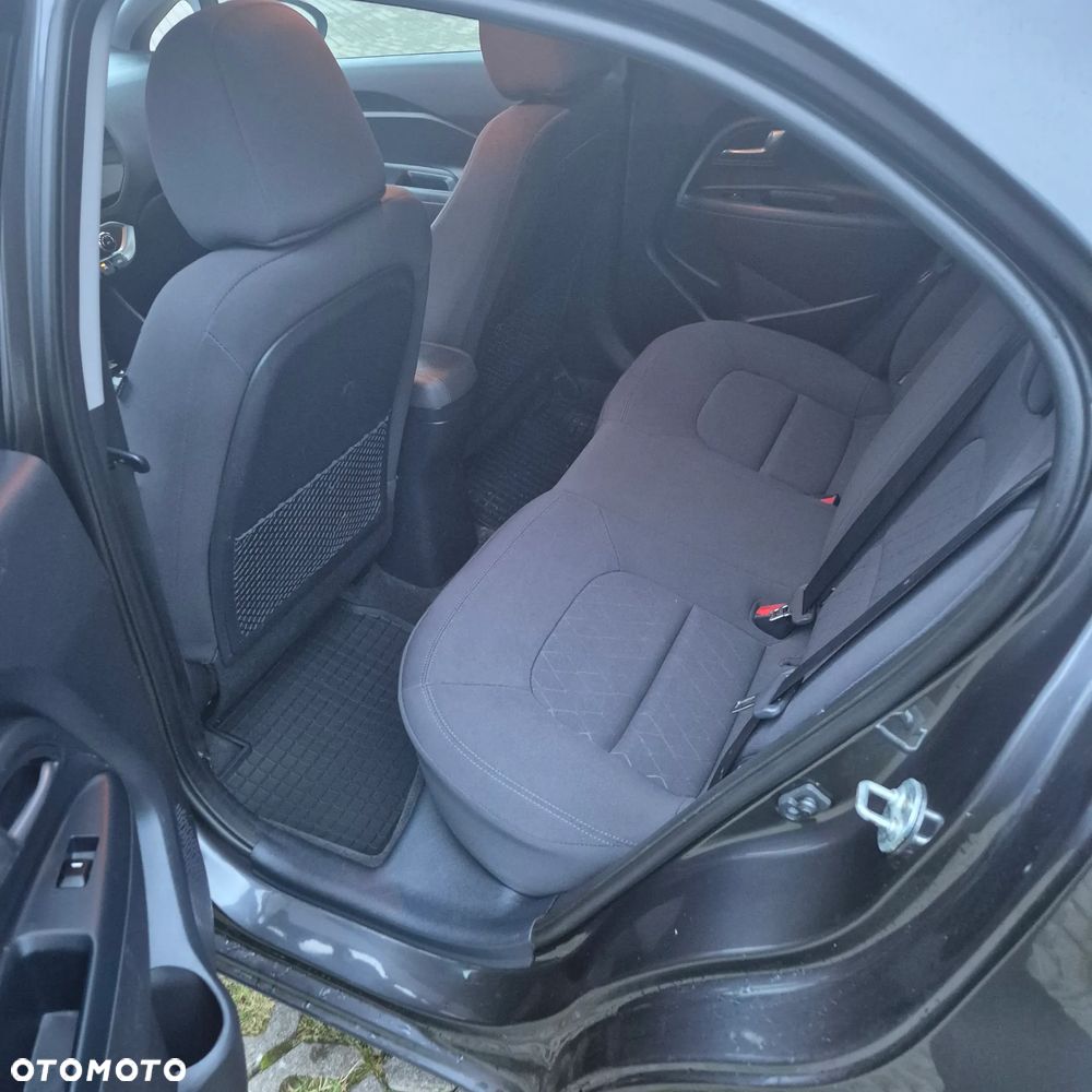 Kia Rio - 8