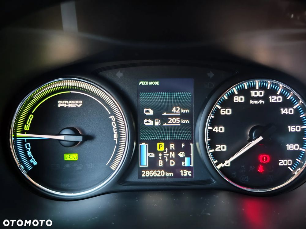 Mitsubishi Outlander 2.0 4WD - 22