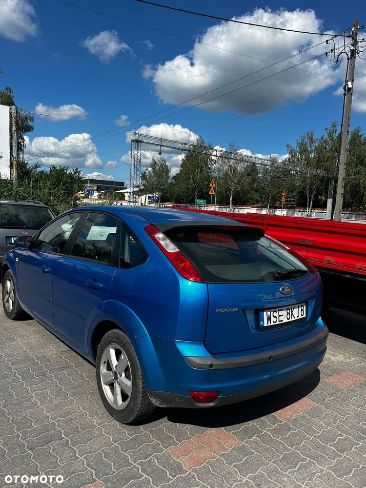 Ford Focus 2.0 Ghia - 8