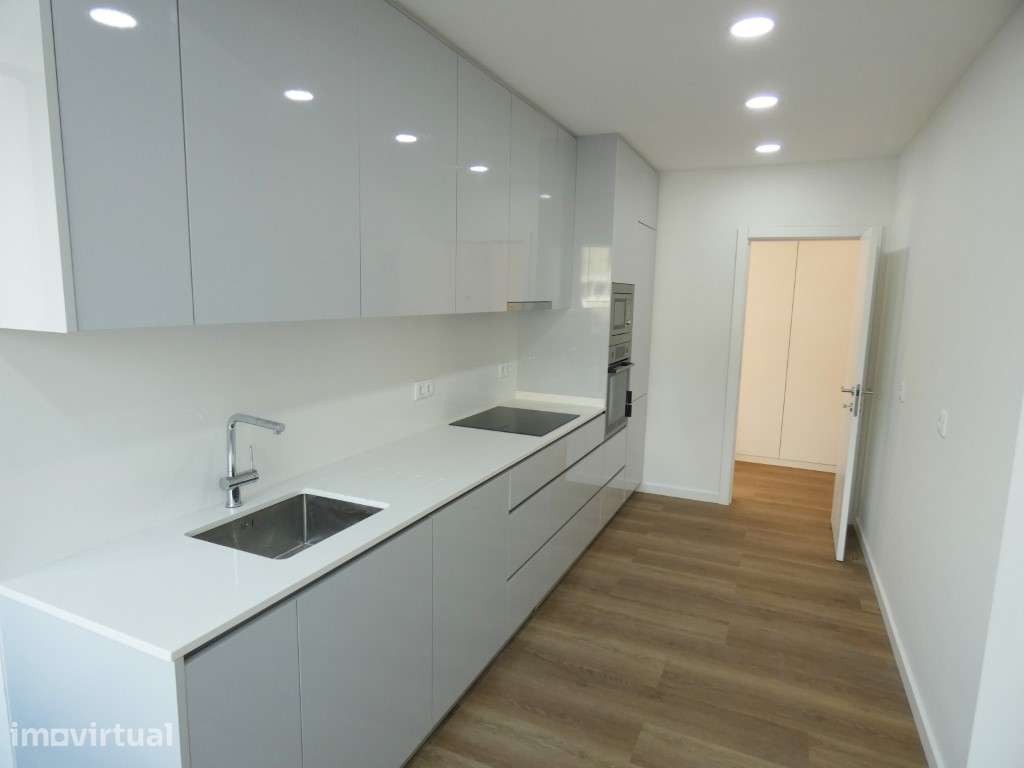 Apartamento T4 - Totalmente Remodelado - Grande imagem: 4/50