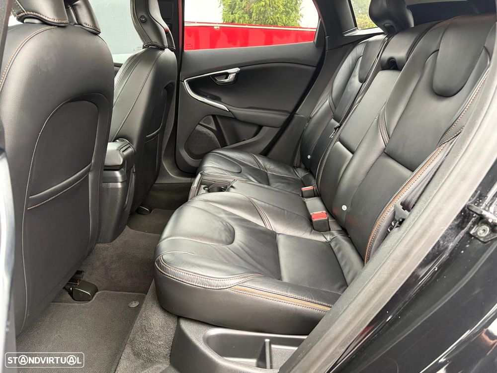 Volvo V40 Cross Country D2 Momentum - 31