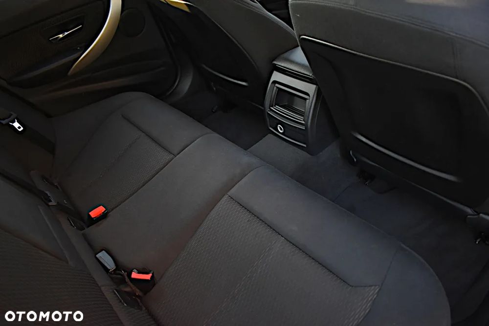 BMW Seria 3 - 35