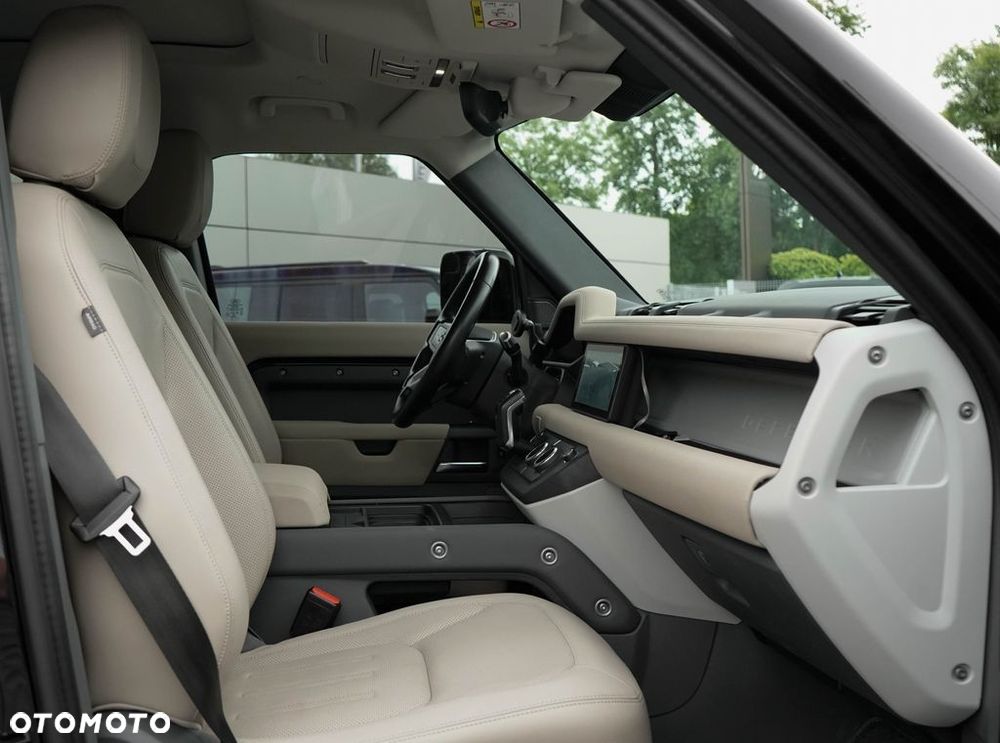 Land Rover Defender - 28