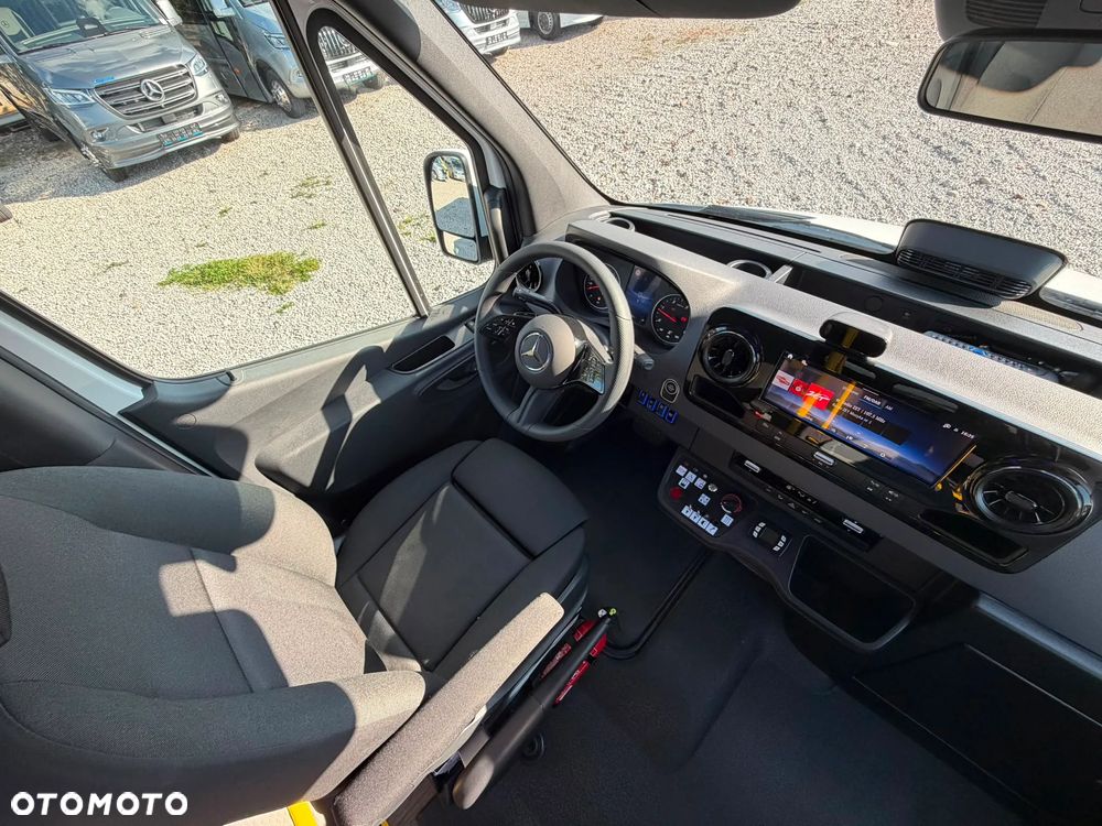 Mercedes-Benz Sprinter 517 - 22