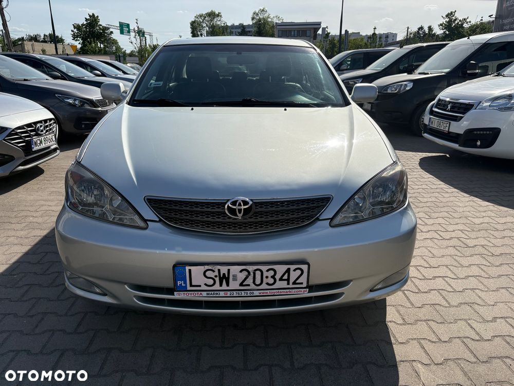Toyota Camry - 3