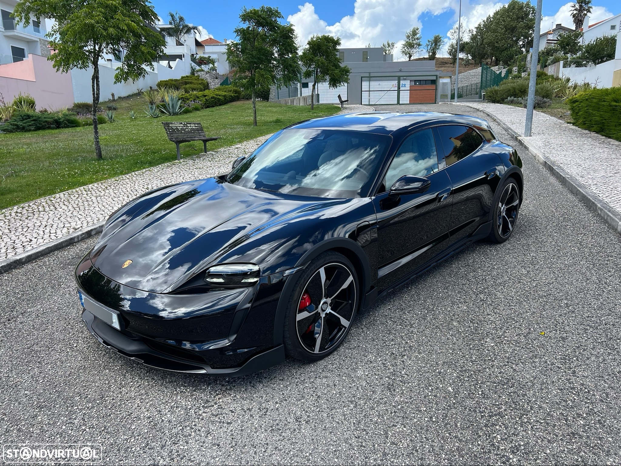 Porsche Taycan Cross Turismo 4S - 3