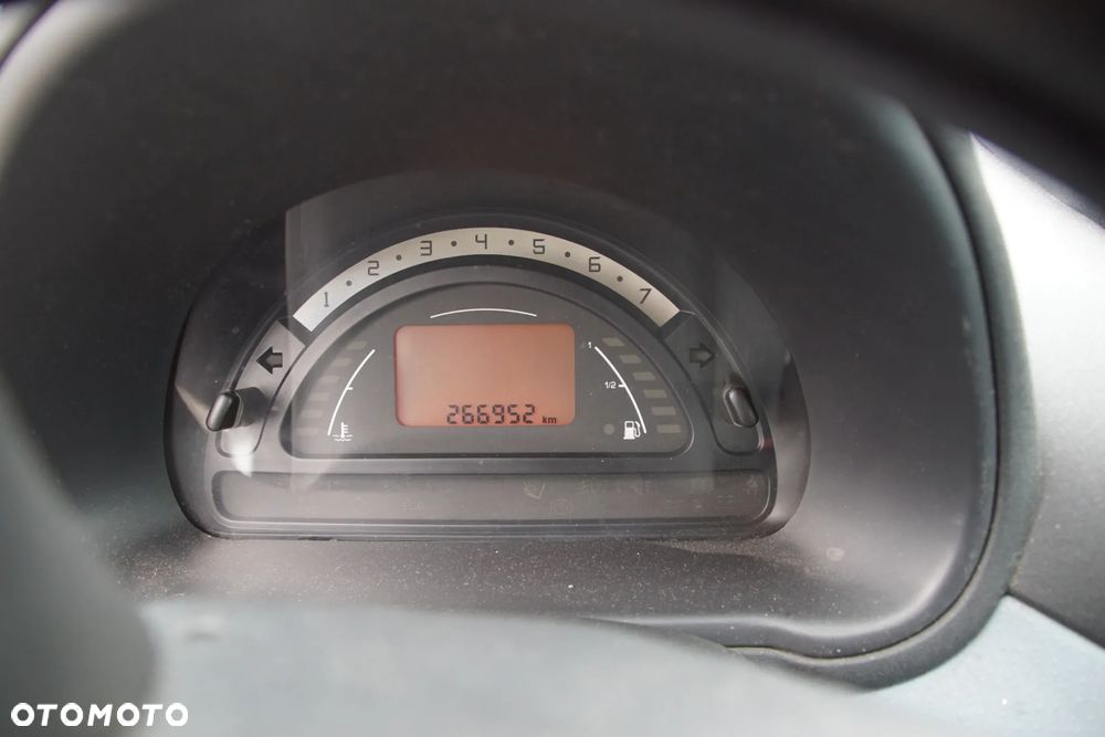 Auto na części - Citroen C3 I 1.4 73 KM KFV 20CQ09 EZR 2003R Silnik Skrzynia Drzwi Maska Błotnik Klapa Zderzak Lampa Lusterko Klamka Szyba Deska Kokpit Sterownik Moduł Czujnik Licznik Panel Wyświetlacz Kierownica - 11