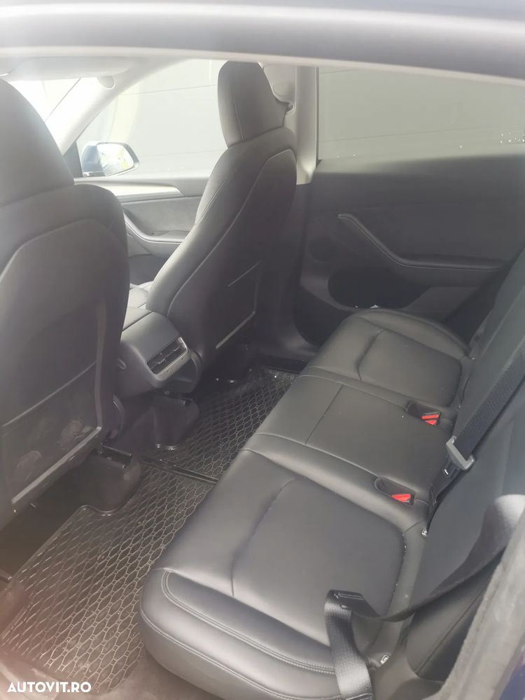 Tesla Model Y - 4