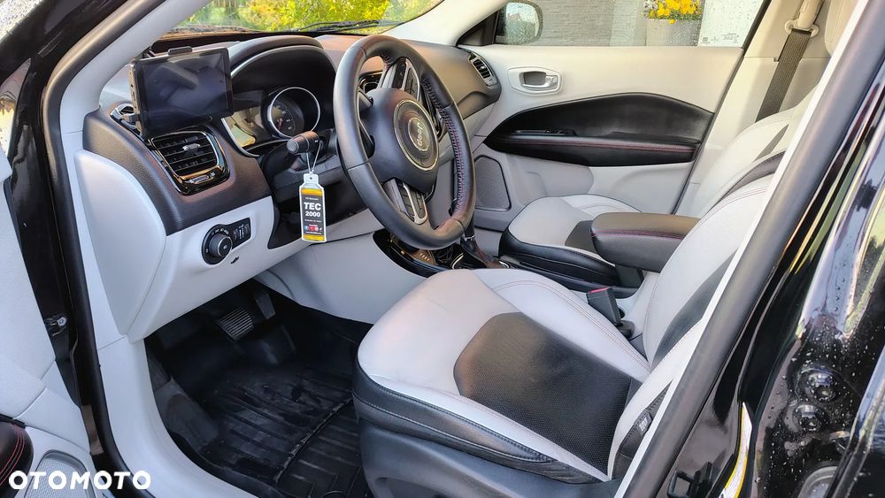 Jeep Compass - 25