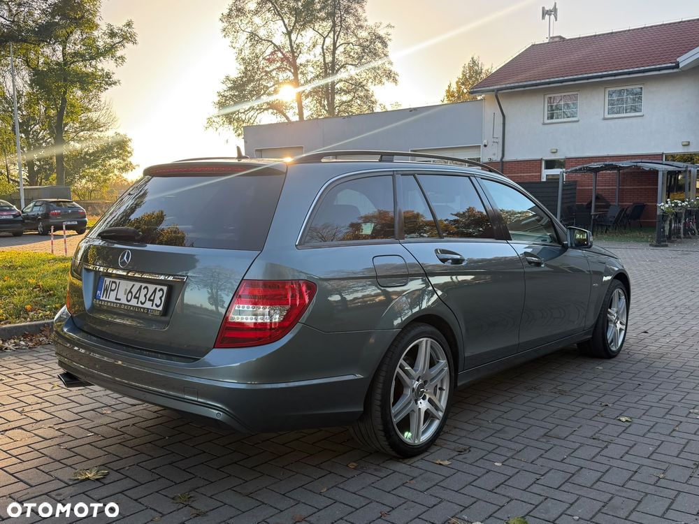 Mercedes-Benz C-Class 2011 photo 5