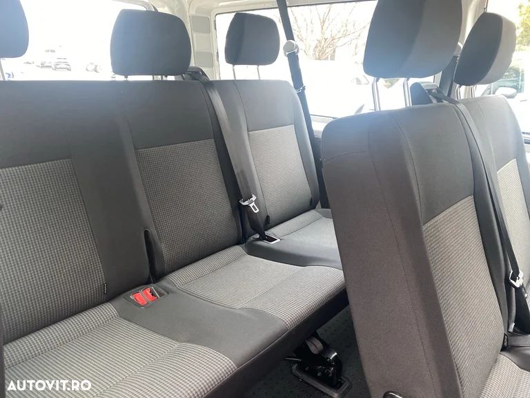 Volkswagen Multivan - 13