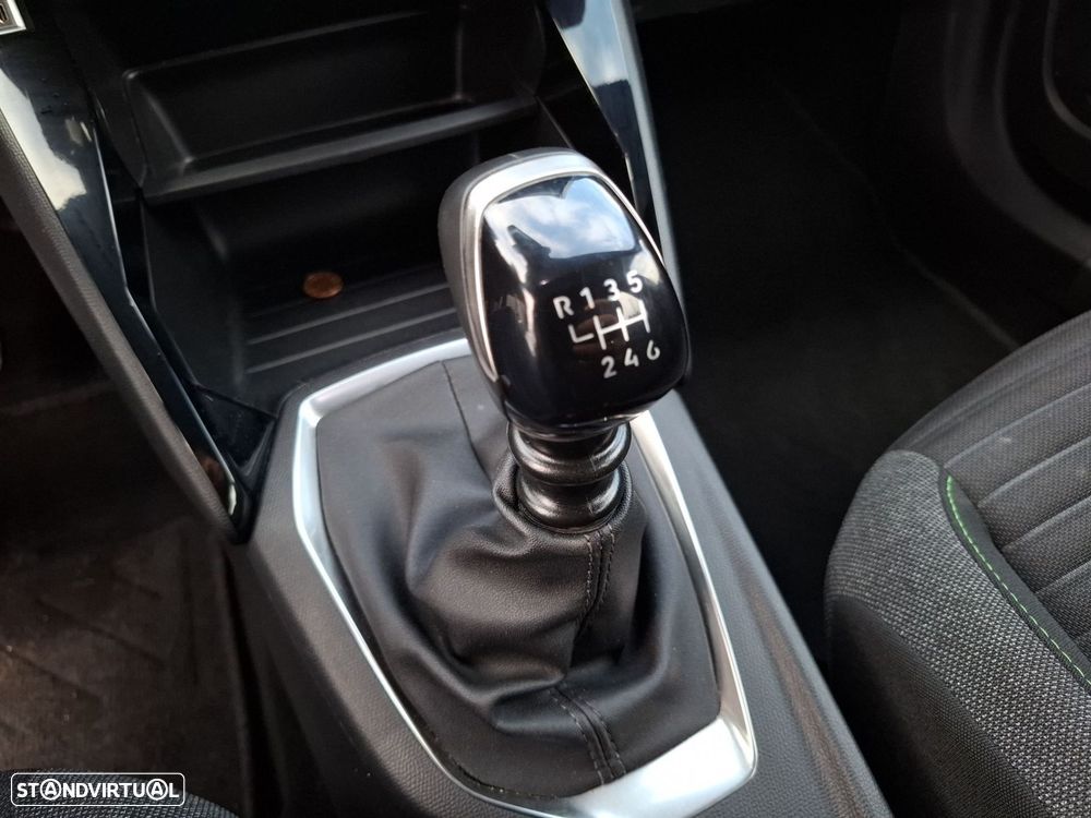 Peugeot 2008 1.2 PureTech Active - 18