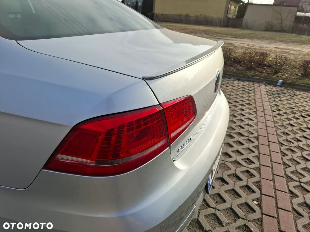 Volkswagen Passat 1.6 TDI BlueMotion Technology R-Line - 33