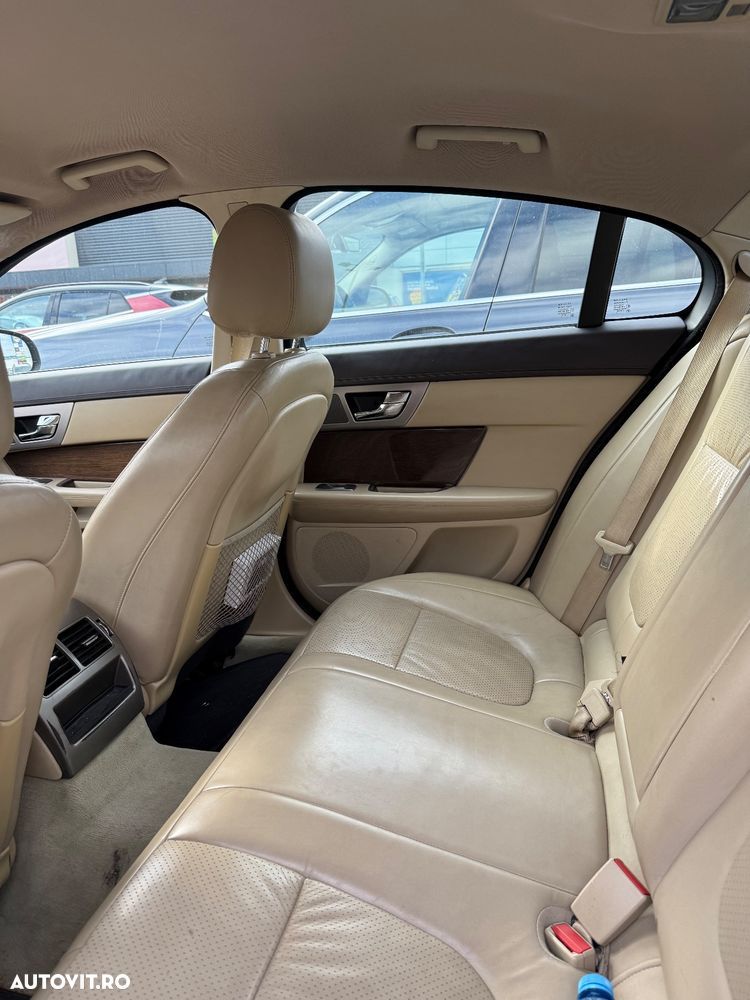 Jaguar XF 4.2 V8 Premium Luxury - 2
