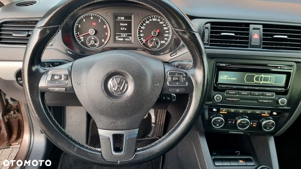 Volkswagen Jetta 1.2 TSI BlueMotion Technology Comfortline - 18