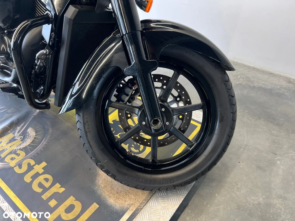 Suzuki Intruder - 18
