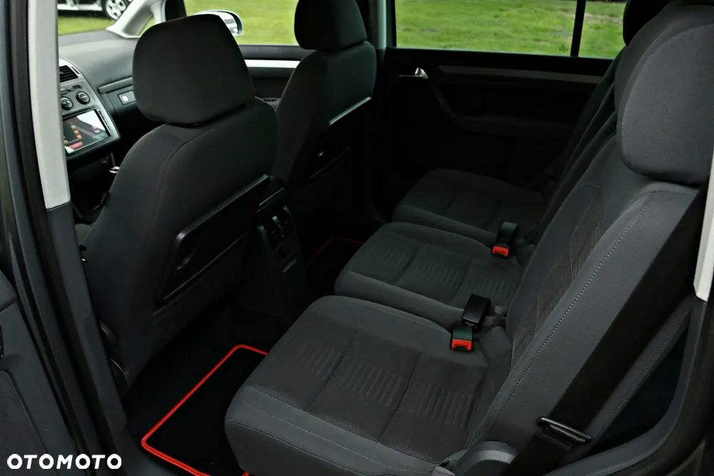 Volkswagen Touran - 34