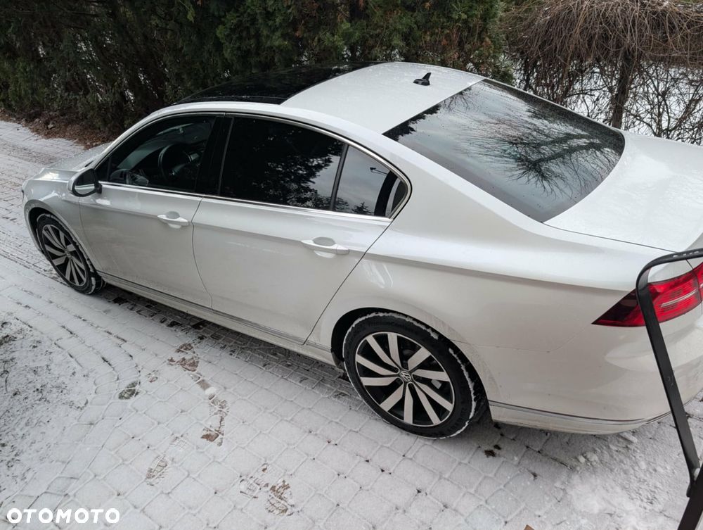 Volkswagen Passat - 1