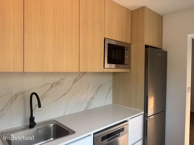 Apartamento T2 com varanda e ar condicionado - Grande imagem: 2/17