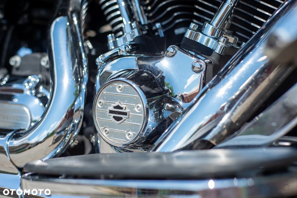 Harley-Davidson Touring Street Glide - 22