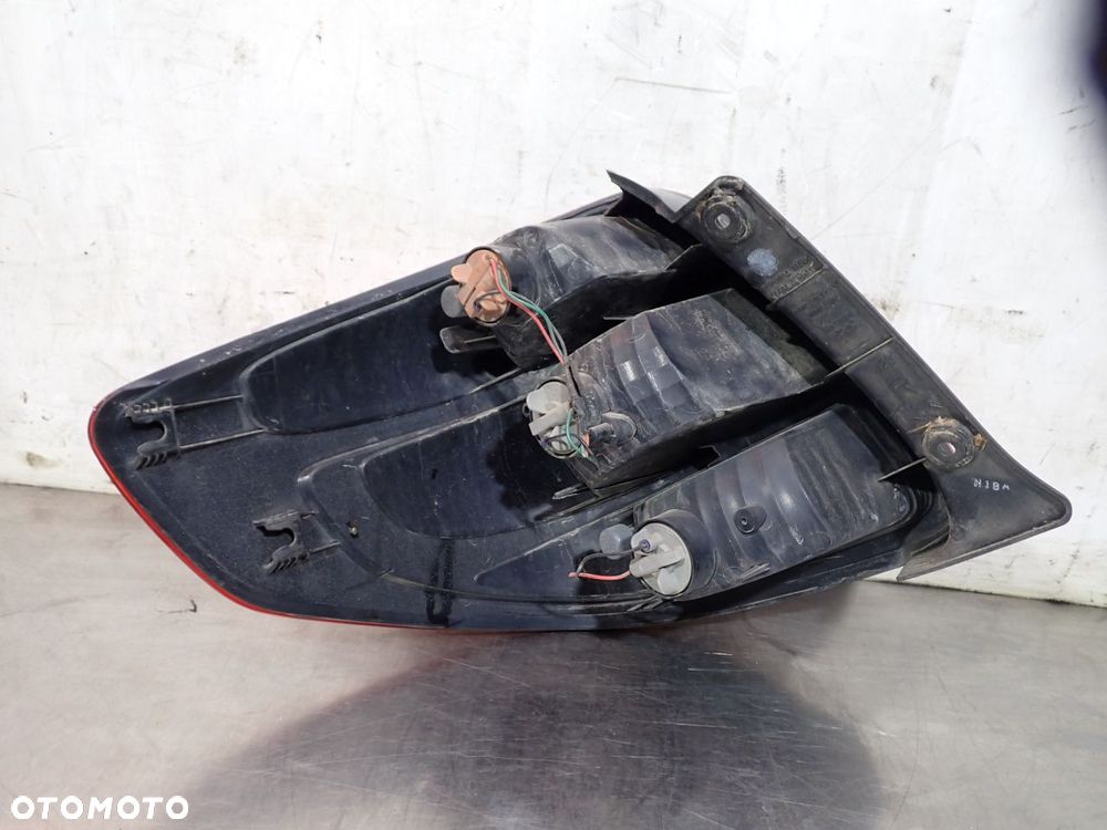 LAMPA PRAWA TYLNA SUZUKI SX4 1.6 - 7
