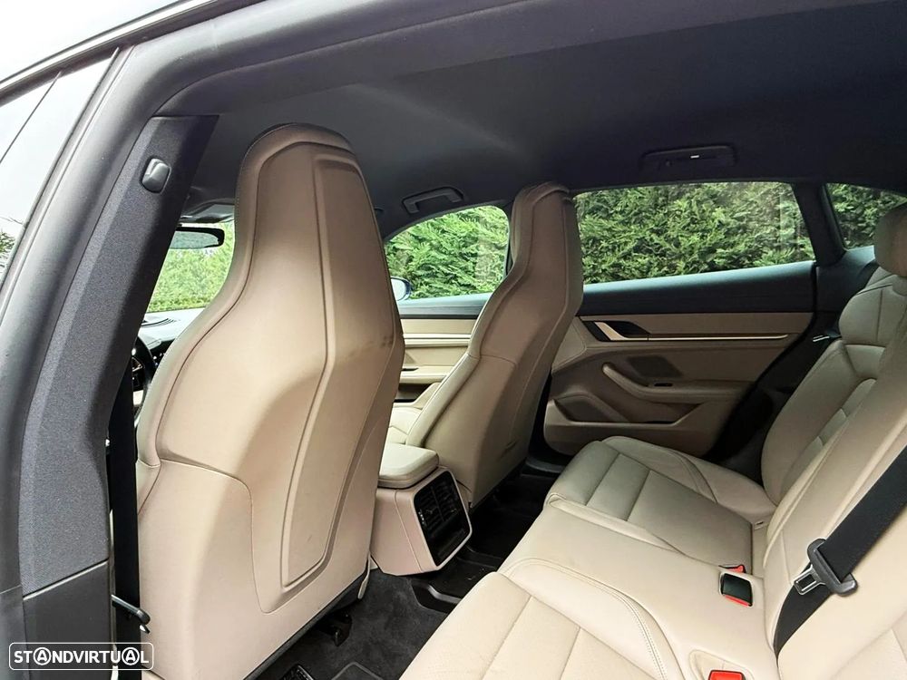 Porsche Taycan Cross Turismo 4 - 26