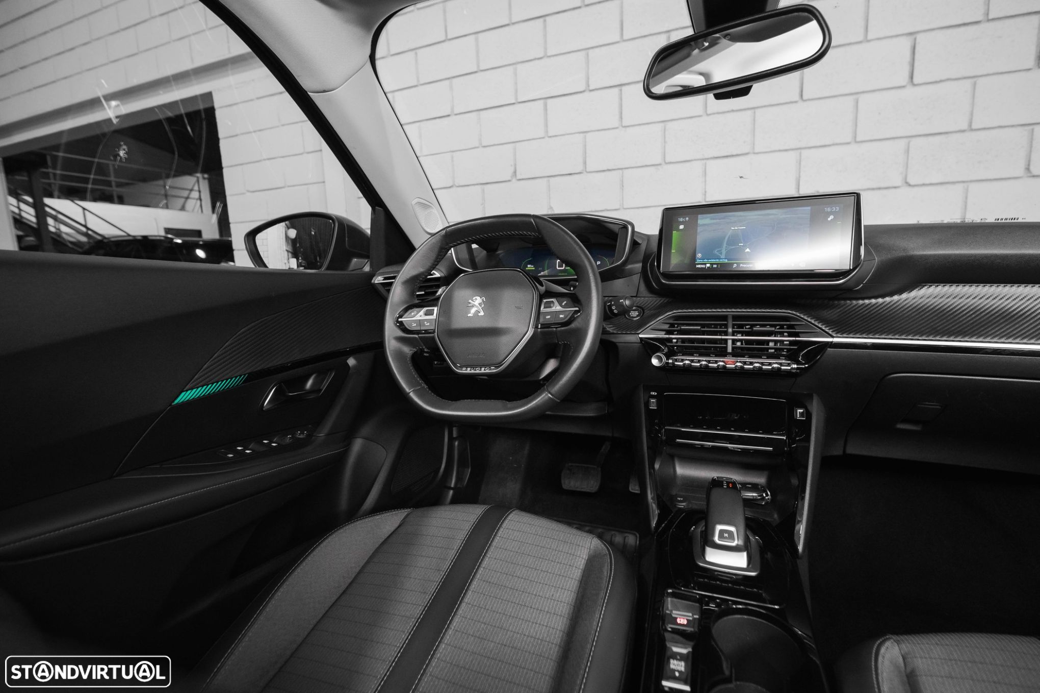 Peugeot 2008 1.2 PureTech Allure EAT8 - 32