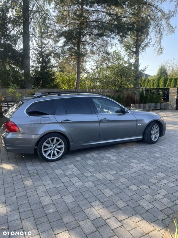 BMW Seria 3 330i Touring - 7