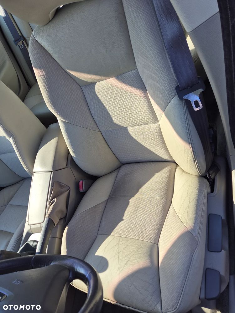 Volvo S60 2.4 Premium - 16