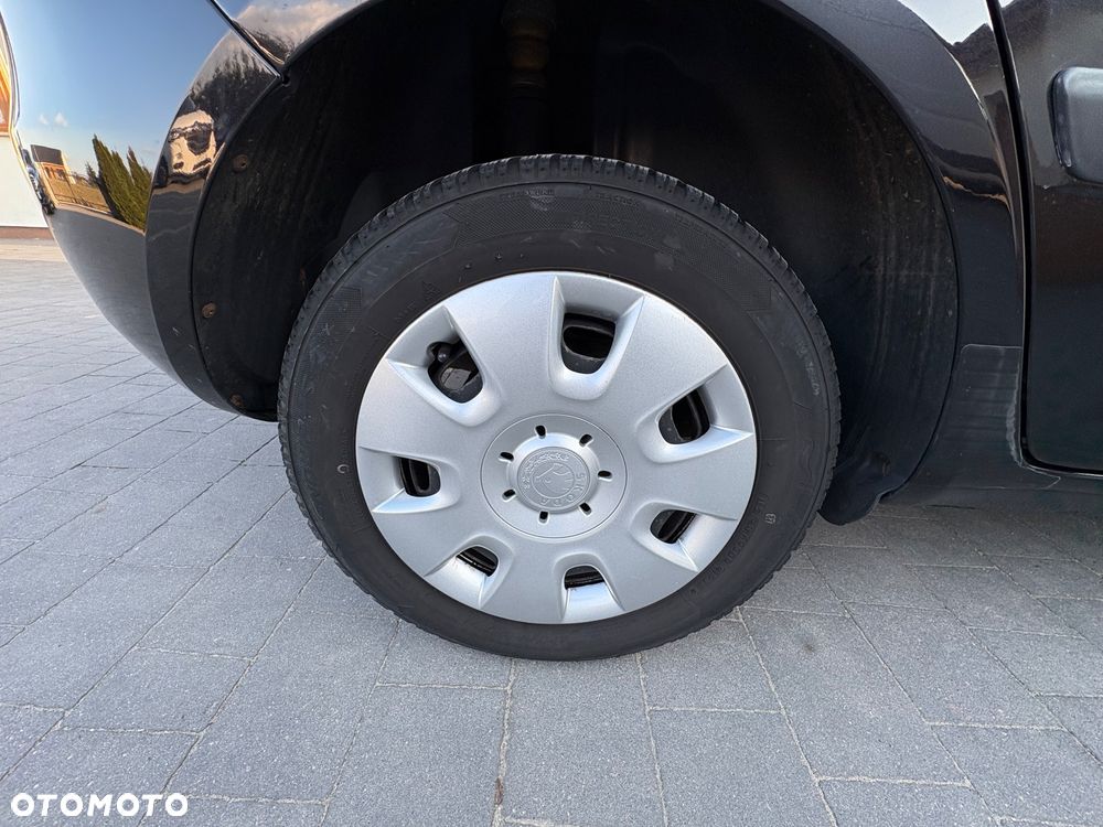 Skoda Fabia 1.2 HTP Ambiente - 28