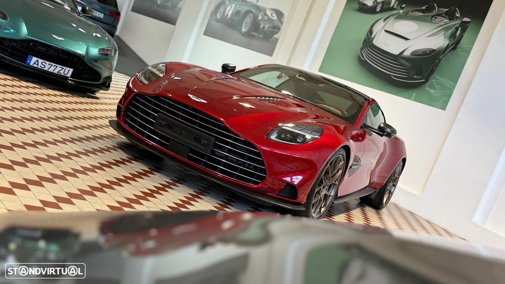 Aston Martin Vanquish V12 - 5
