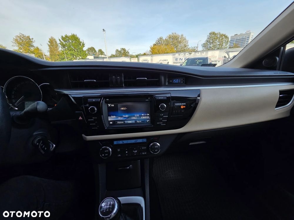 Toyota Corolla 1.6 Premium + - 21