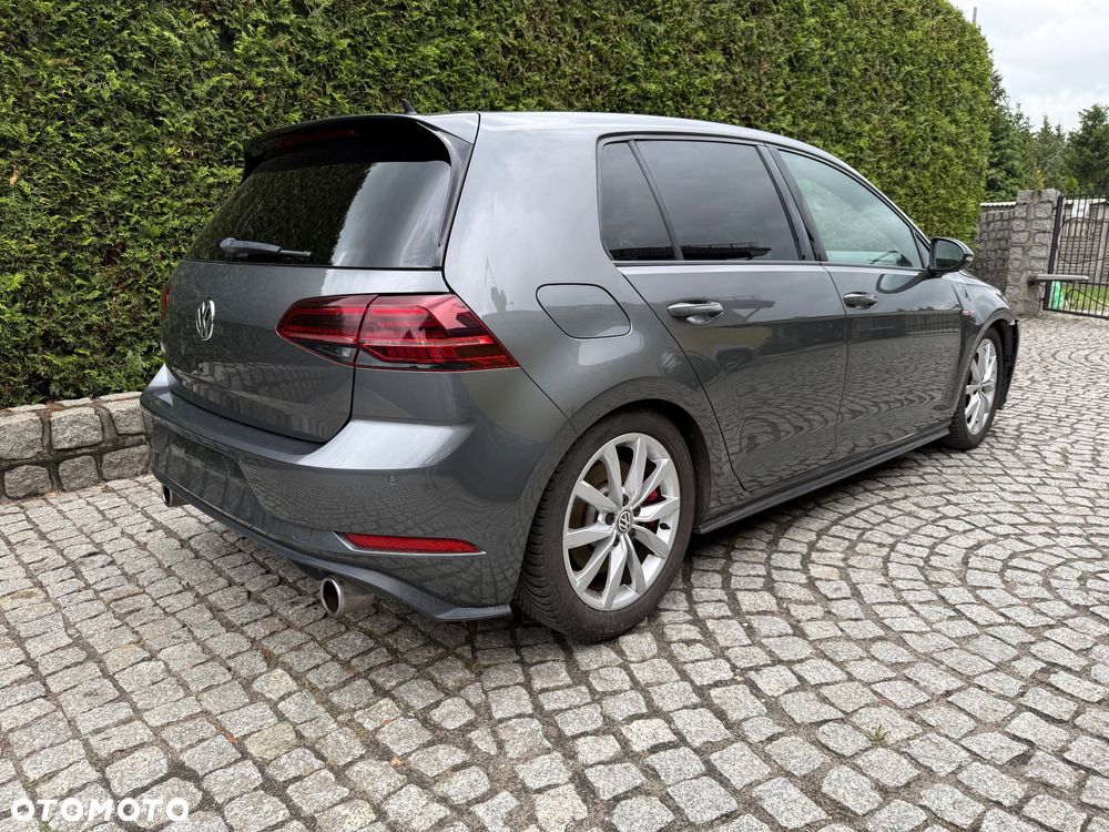 Volkswagen Golf - 32