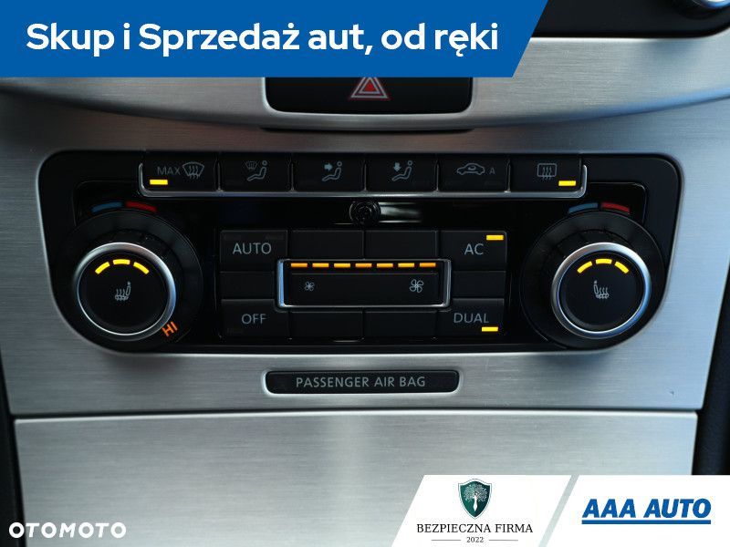 Volkswagen Passat - 14