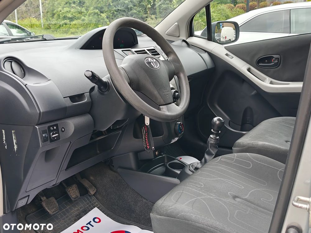 Toyota Yaris 1.33 Prestige - 10