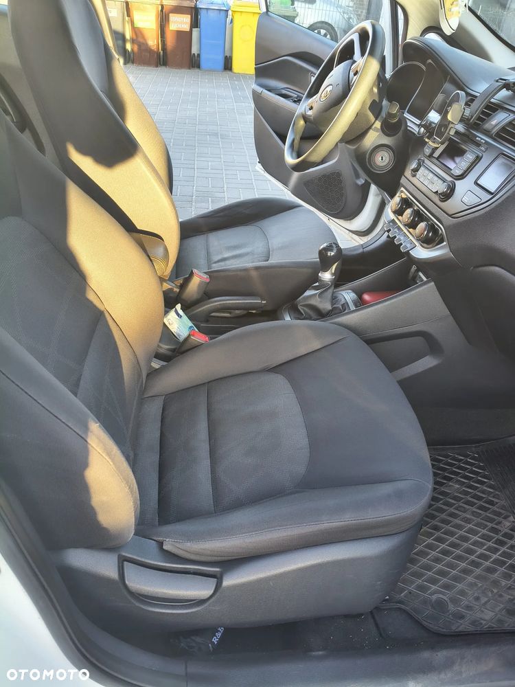 Kia Rio - 9