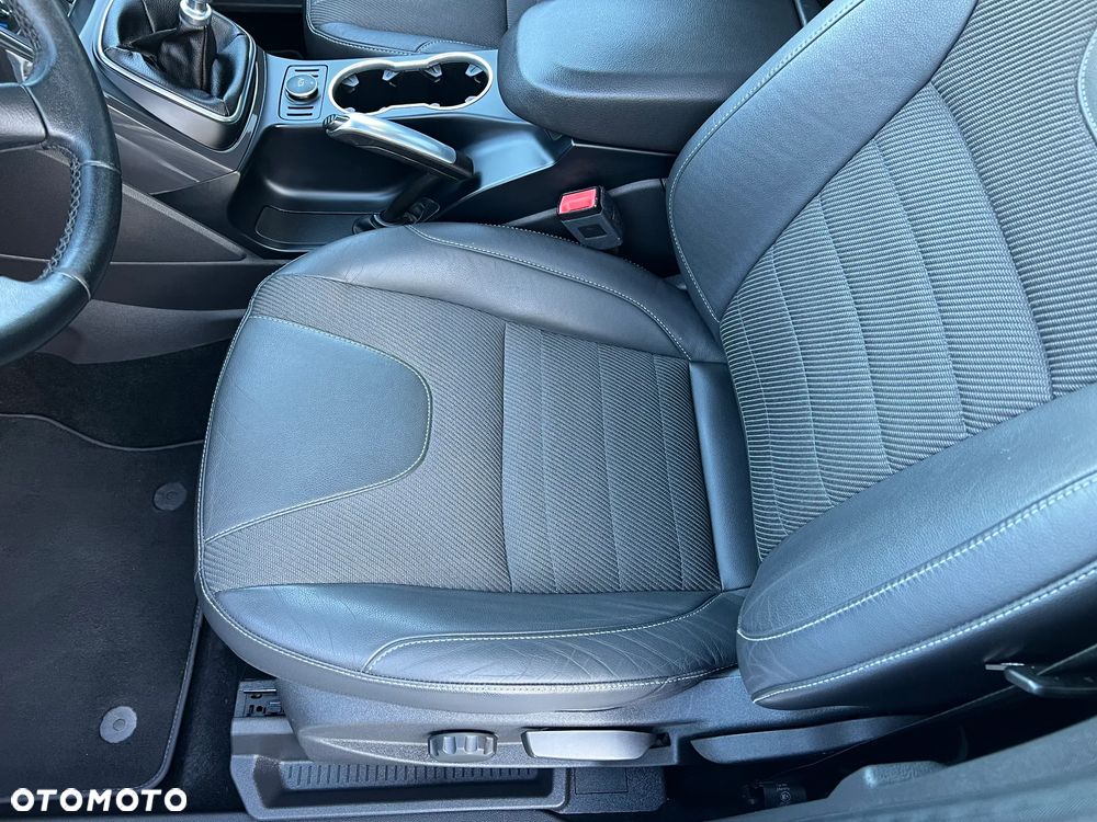 Ford Kuga 2.0 TDCi 4x4 Vignale - 24