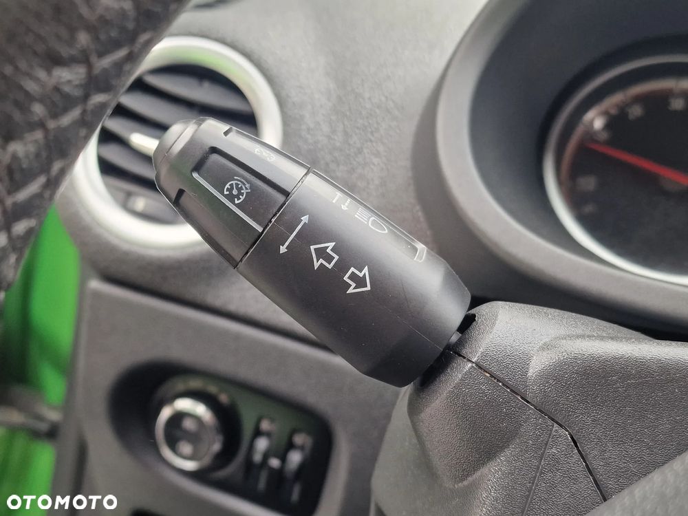 Opel Corsa 1.4 16V Cosmo - 24