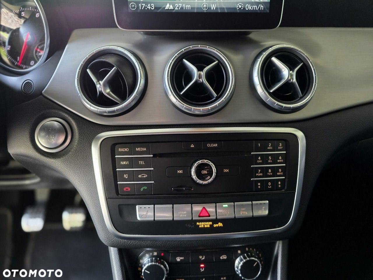 Mercedes-Benz CLA 200 AMG Line - 28
