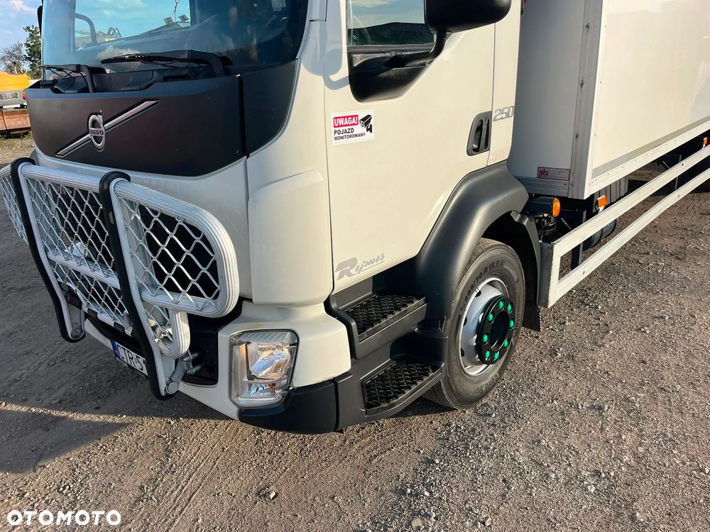 Volvo Wynajem solówka izoterma z windą 4500 ZŁ MIESIĄC - 18