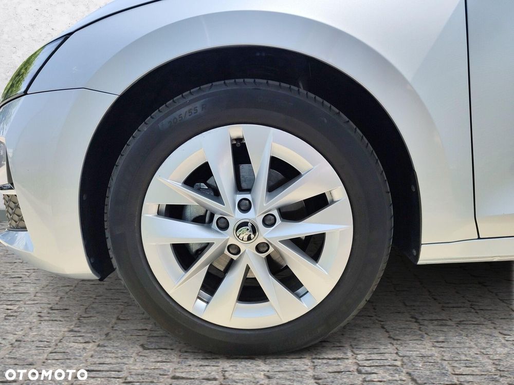 Skoda Octavia 1.5 TSI mHEV Selection DSG - 37
