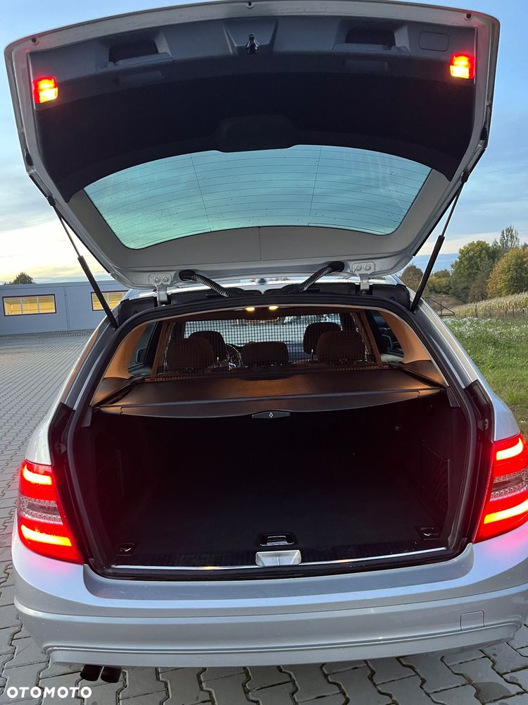Mercedes-Benz Klasa C 220 CDI 7G-TRONIC Edition - 24