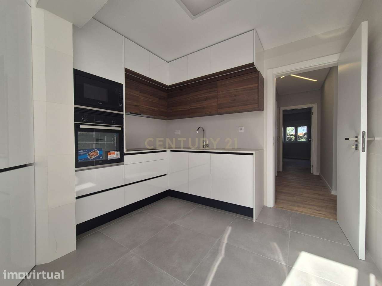 T2 totalmente remodelado com 71m2 em prédio remodelado – Amadora – 5mi - Grande imagem: 2/19