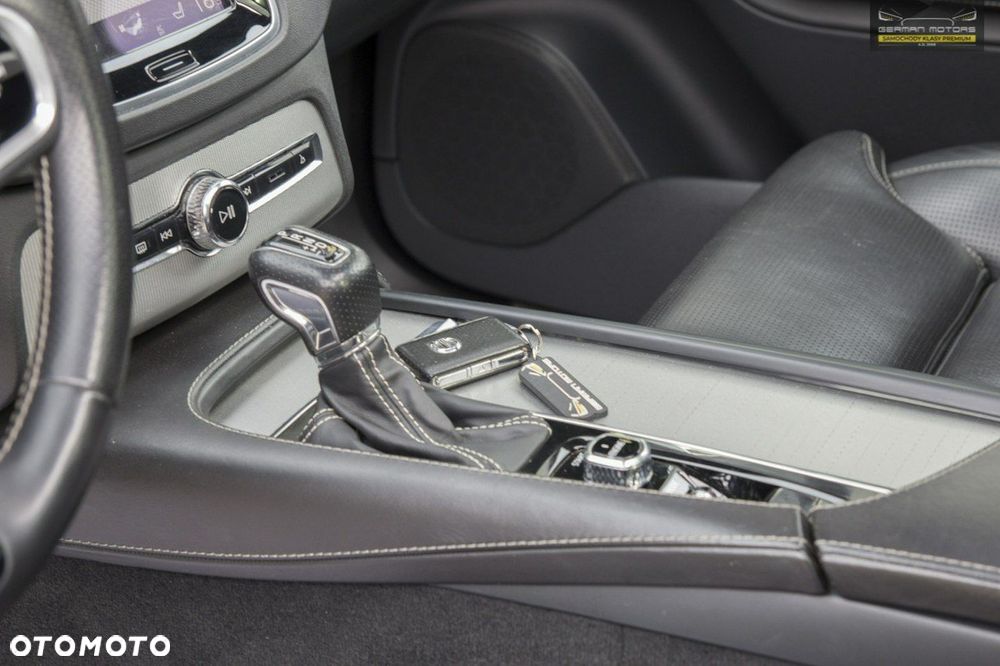 Volvo XC 90 D5 AWD R-Design 7os - 26