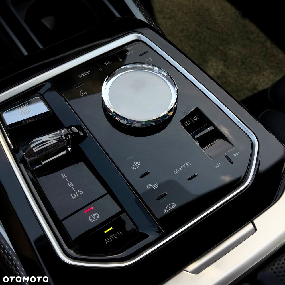 BMW Seria 7 M760e PHEV xDrive sport - 24