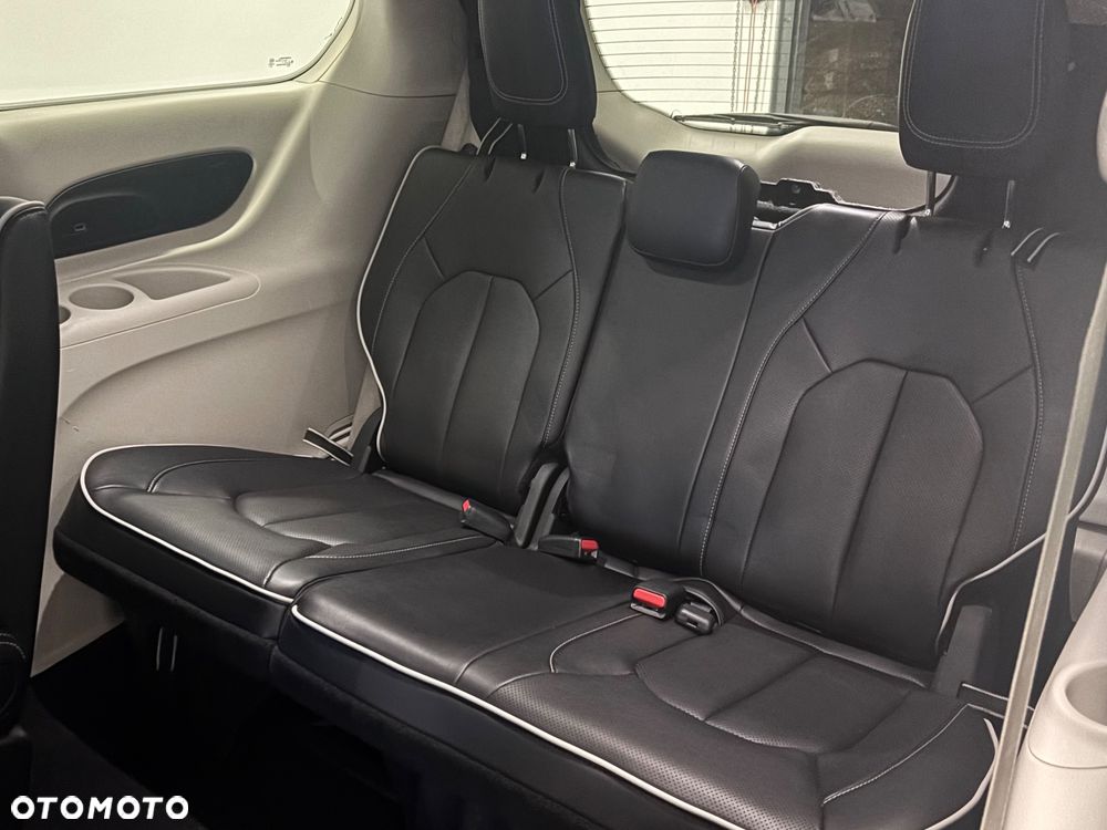 Chrysler Pacifica - 20